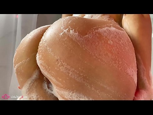 ❤️ Brunetka masturbuje kundičku s vibrátorom až do intenzívneho orgazmu v sprche Šukanie video na nás sk.tubsexer-porn.ru ❌️