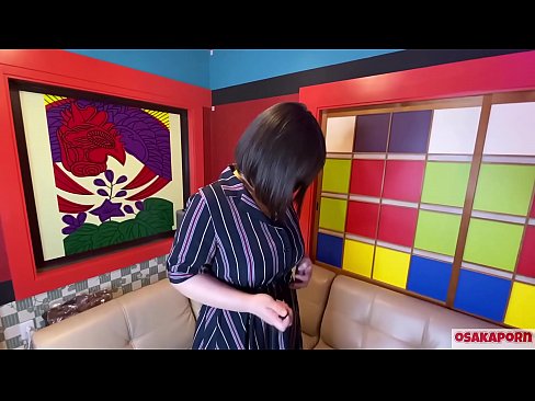 ❤️ Japonská kráska s veľkými prsiami masturbuje so sexuálnymi hračkami a má orgazmus. V rozhovore hovorí o svojich skúsenostiach so šukaním. Obrovské kozy a chlpatá kundička hlasno stonajú. Osakaporn Šukanie video na nás sk.tubsexer-porn.ru ❌️